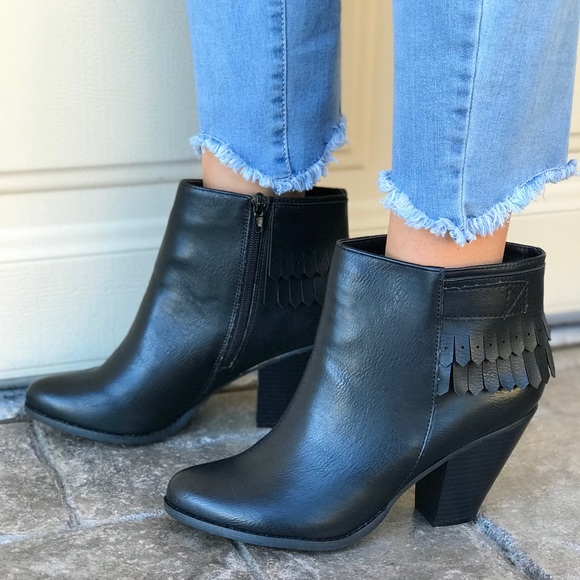 NIB Boho Chic Pointy Toe Fringe Quilt Ankle Bootie - Picture 2 of 8